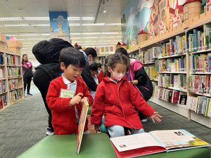 K1參觀「屯門圖書館」